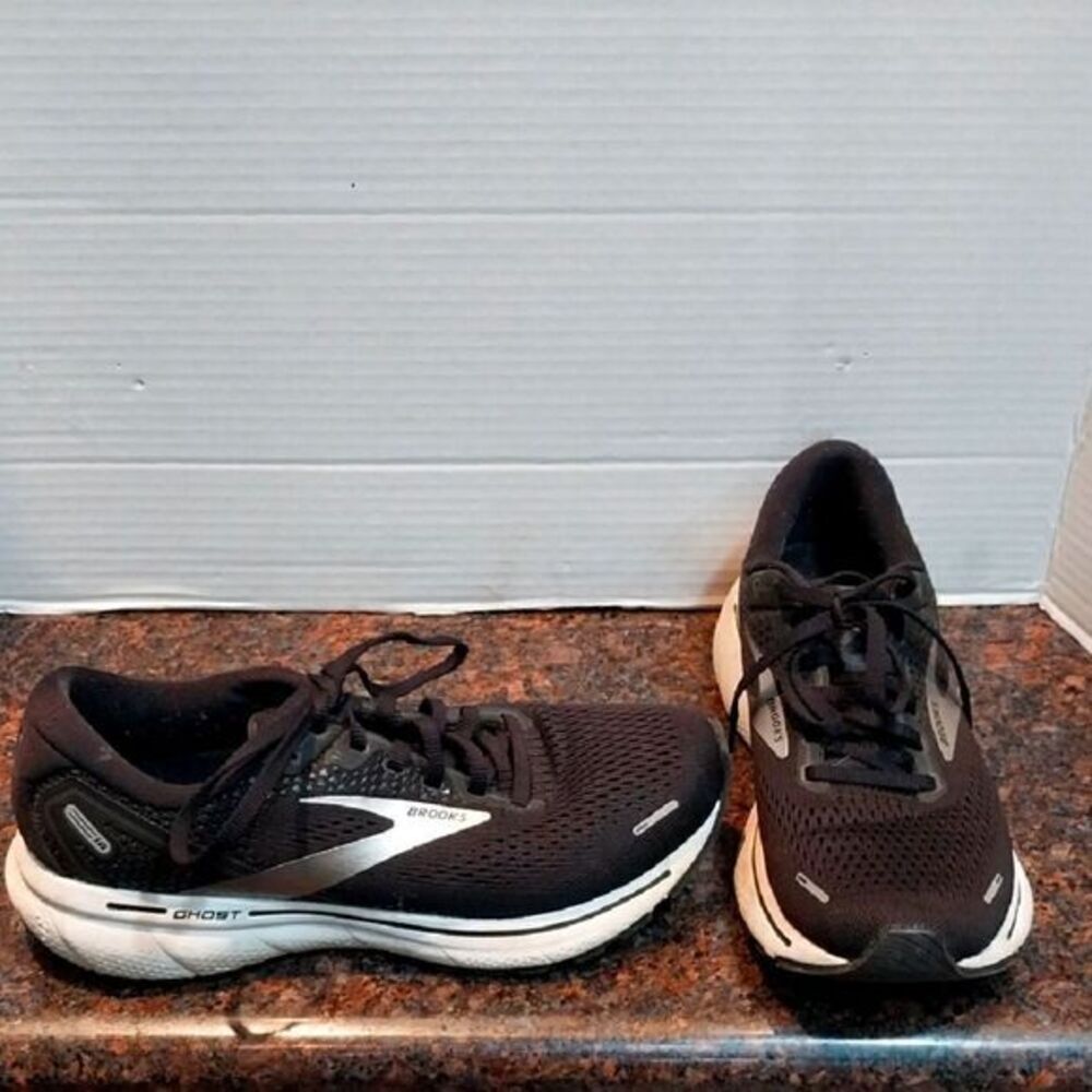 Unisex Brooks Black Running "GHOST" Sneakers...Size 8...EUC